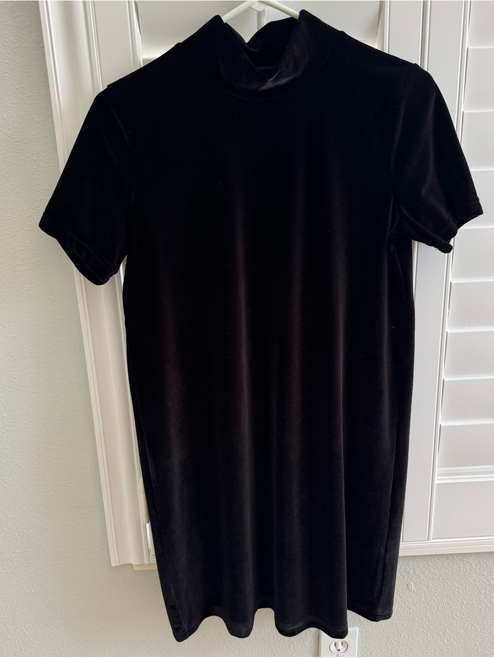 Madewell women’s size Small black velvet short sleeve mock neck A line dress